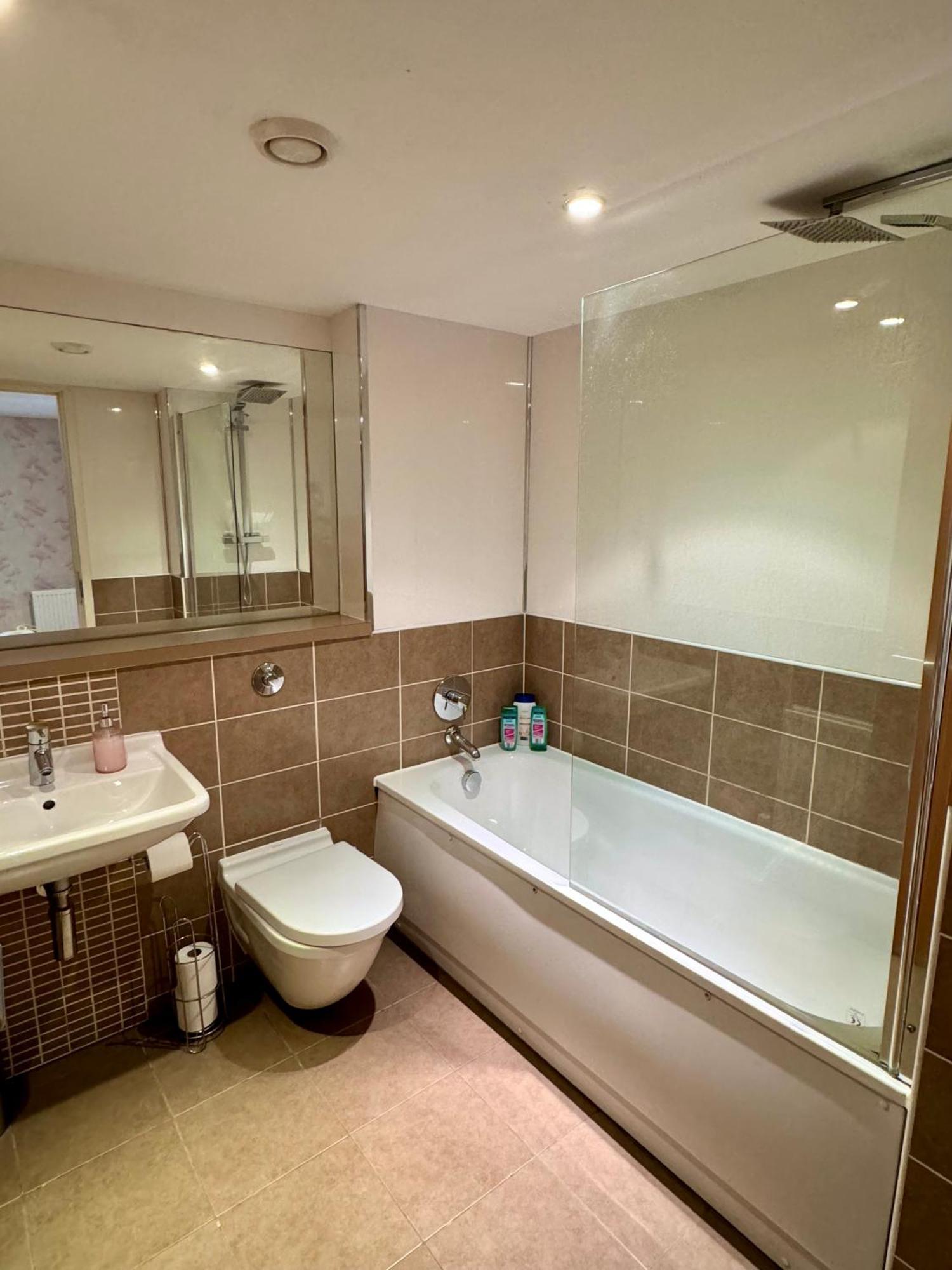 Merchant City Luxury 2 Bedroom Apartment With Secure Parking Available On Request 글라스고 외부 사진