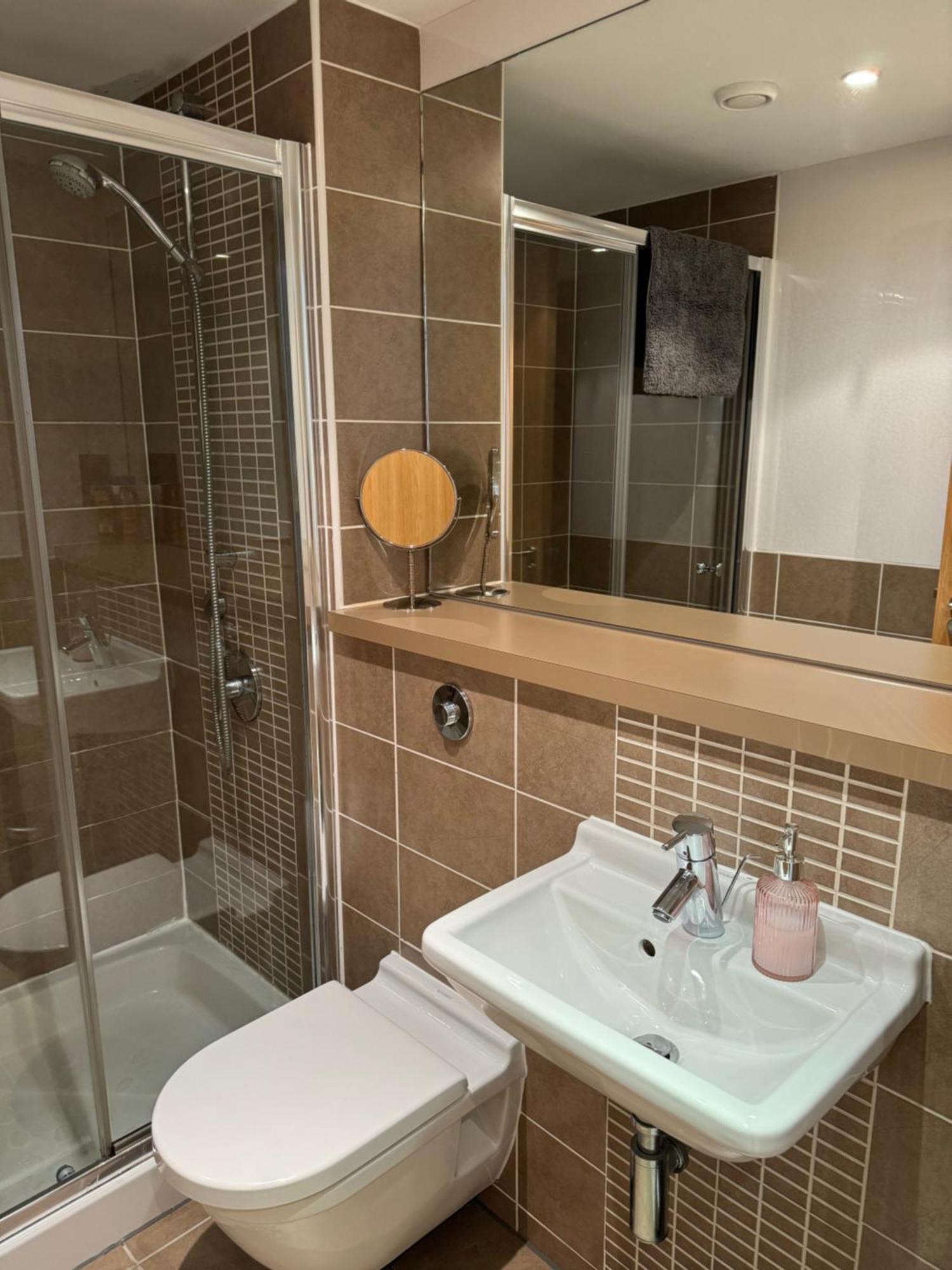 Merchant City Luxury 2 Bedroom Apartment With Secure Parking Available On Request 글라스고 외부 사진